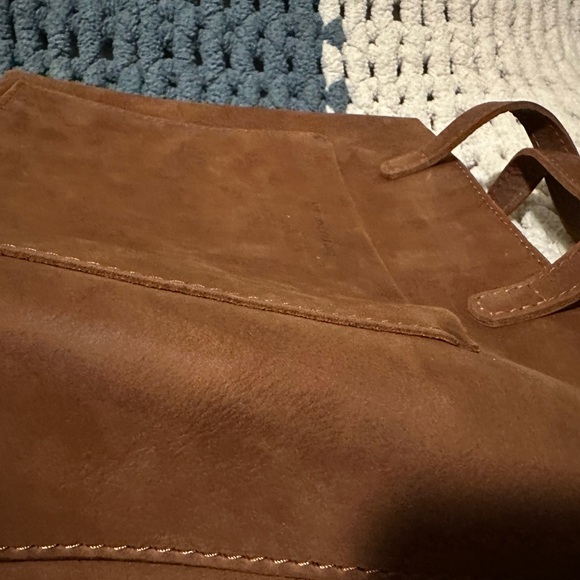 New! Portland Leather AP Medium Crossbody Tote with Zipper in Brown. - Picture 12 of 14